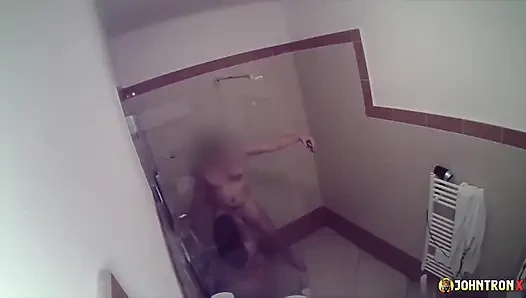 Johntronx - dewi rambut merah nyepong kontolku di kamar mandi pagi-pagi