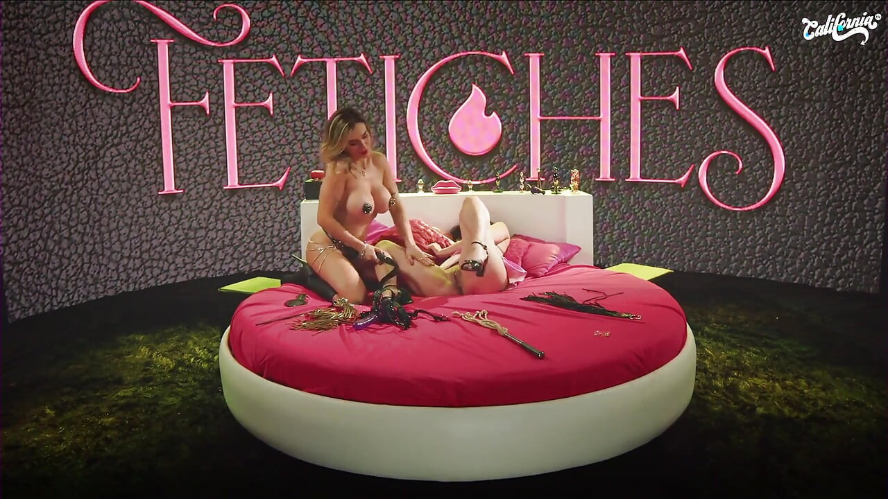 Lezbiyen fetişi ve bdsm gösterisi