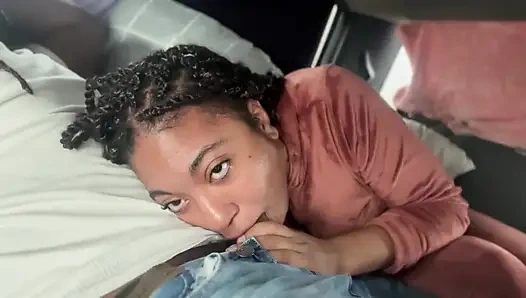 Ngajak aku ngentot sama penggemarnya di truk, dia ngentot kontol besar pria kulit hitam kayak pelacur jalanan profesional