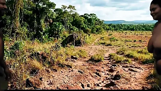 Longgar dan telanjang episode 1 (dia suka berpartisipasi dalam pertunjukan ini telanjang dan berhubungan seks di depan semua orang)