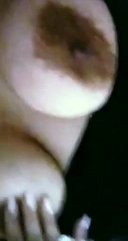 Latina con grandi tette, devo mandarmi questo
