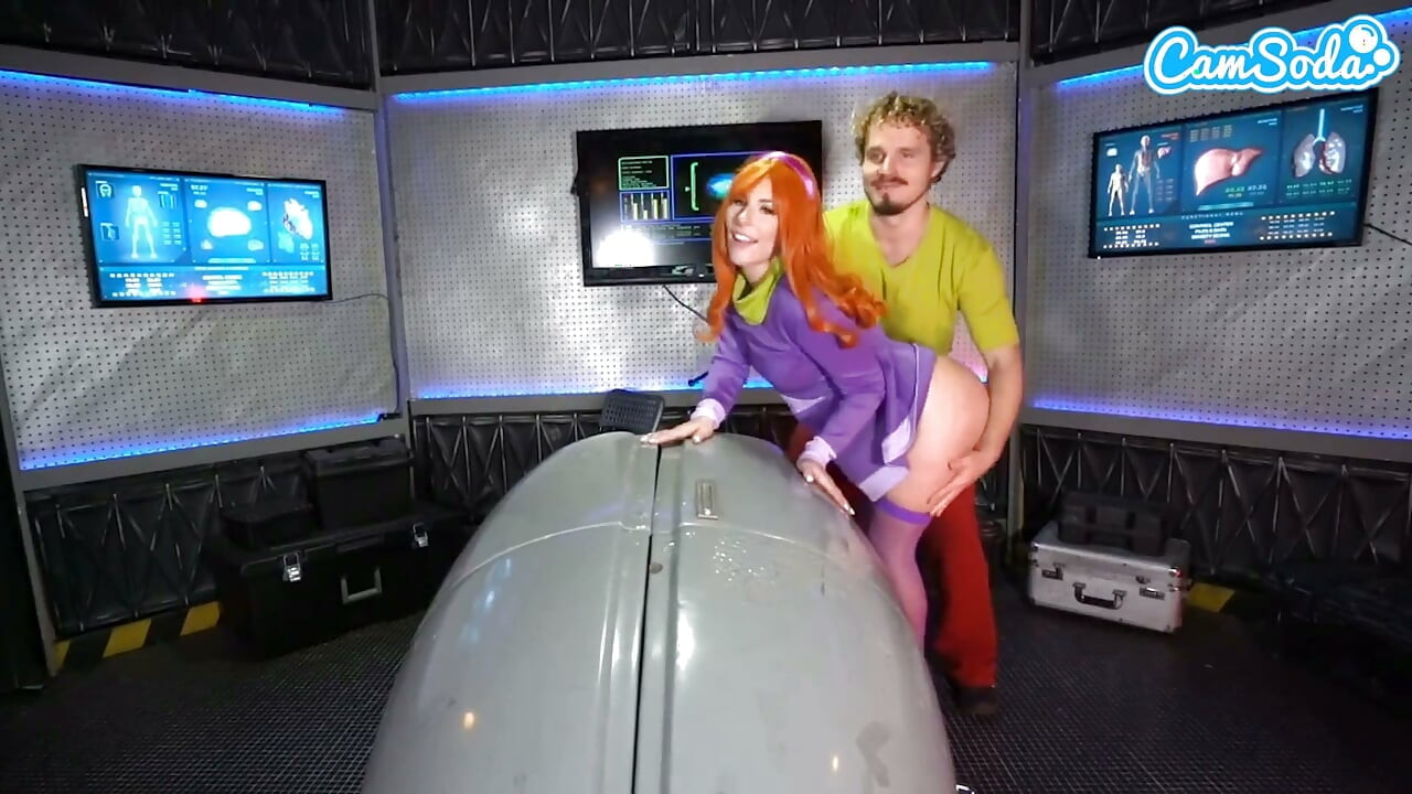 Scooby Dooby Doo! MILF Daphne Blake Fucked Hard by Shaggy in a Spaceship