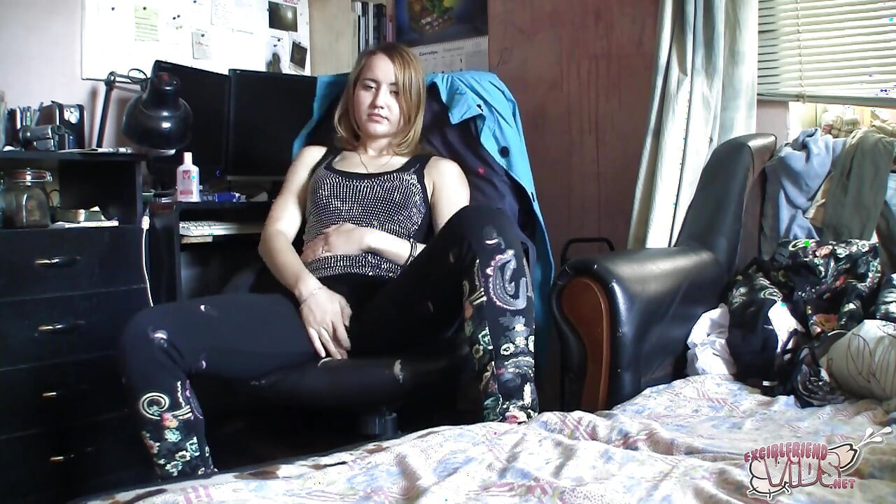 Boheme konststudent sprider vagine
