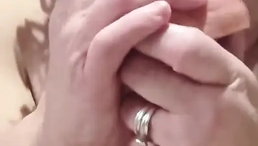 Knobby'nizi emdiğinde ağzı ıslak