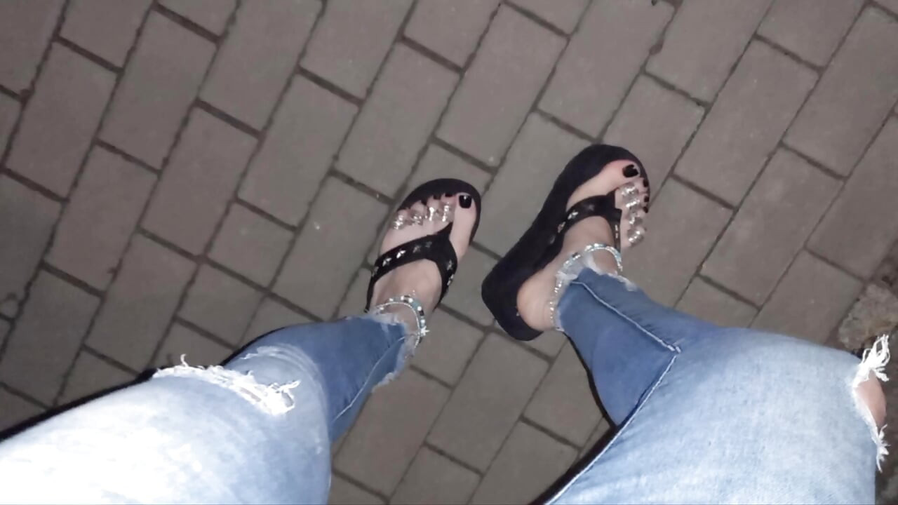 Eu estou gozando na rua novamente - muita porra