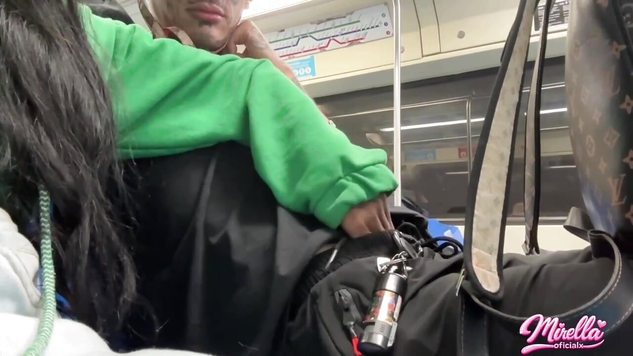 No soporta ver la marca de volumen y me ha metido dentro del metro de São Paulo
