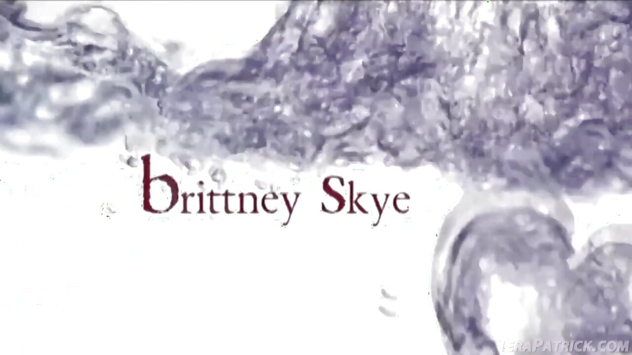 Pejantan panas menyetubuhi bintang porno brittney skye di pantat