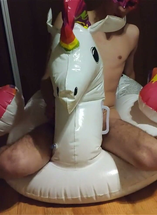 Bosse à sec sur ma licorne gonflable