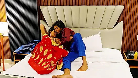 Lal pari jesi hot hardcore lady bathroom m mili uske sath sex karne ke leye bat hui phle wo na bolrhi thii fir usne soft sex karne ke leye k