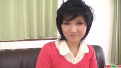 Saki Umita наклоняется к члену во время - больше на japanesemamas.com