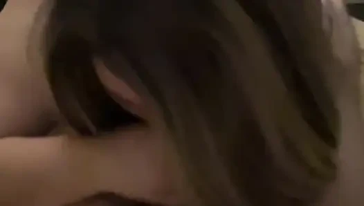 Amatör striptiz yapıyor ve ev yapımı emiyor