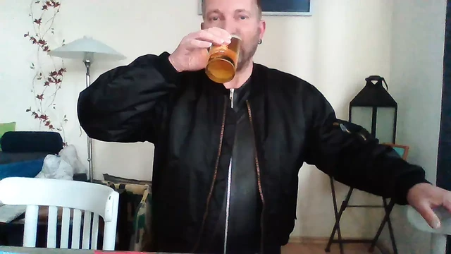 I SuBursche drink my piss