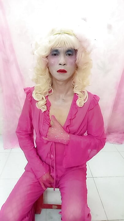 Oanh Le transgender memakai pakaian seksi, lucah, melancap kote dengan lembut terlalu menggembirakan