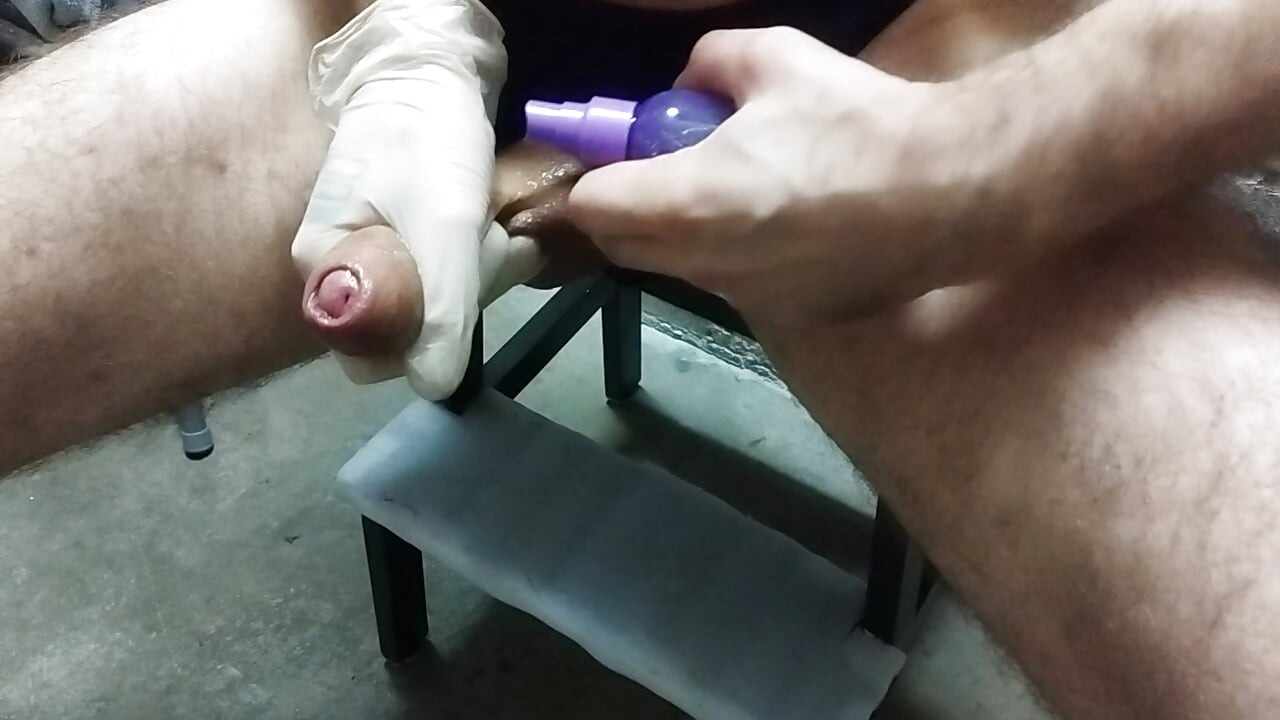Mângâind frumos cu ulei un penis