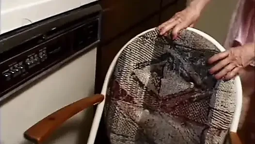 Aşırı siyah ve beyaz, yaşlı ve genç amcık sikişi...