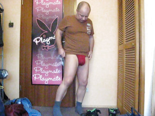 El motero desnudo es un exhibicionista
