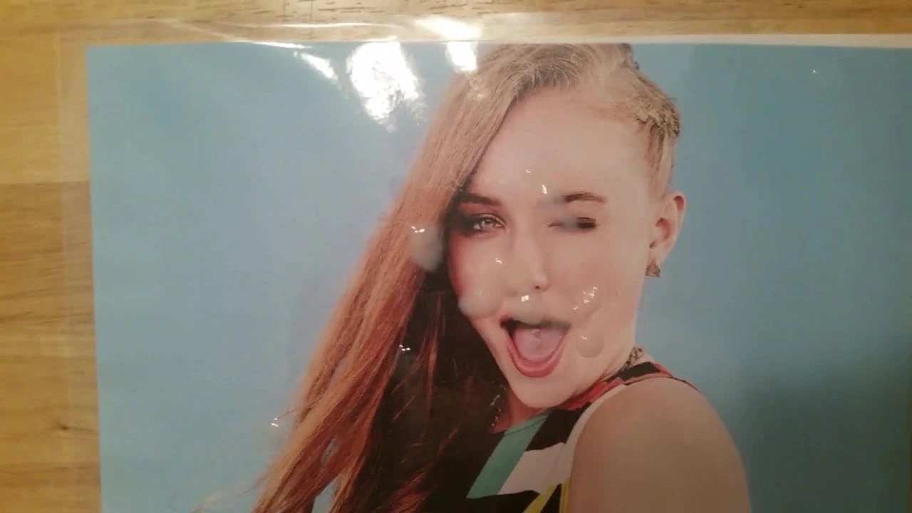 Sophie turner xuất tinh cống hiến