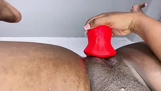 Aku suka muasin memekku pakai mainan seks baru