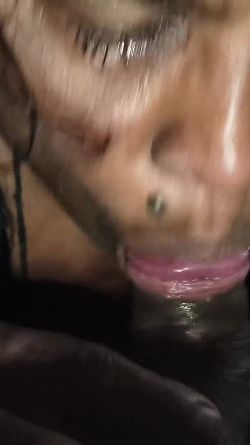 Caliente Sangeeta bhabhi chupa polla y traga mi semen