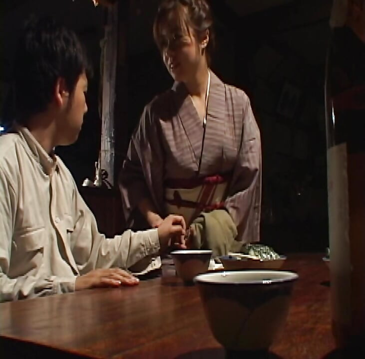 P135G08 The last night of a couple who received a draft notice, the loss of virginity on the eve of a special attack. A fleeting yet erotic story of Japan's final stages of war, where each person's feelings intersect.