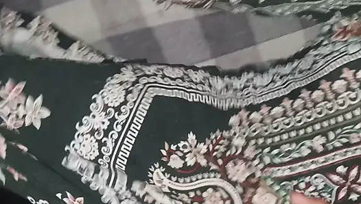Mene meri soteli bahan ko pel diya