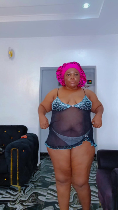 Sexy Ebony Milf in Lingerie