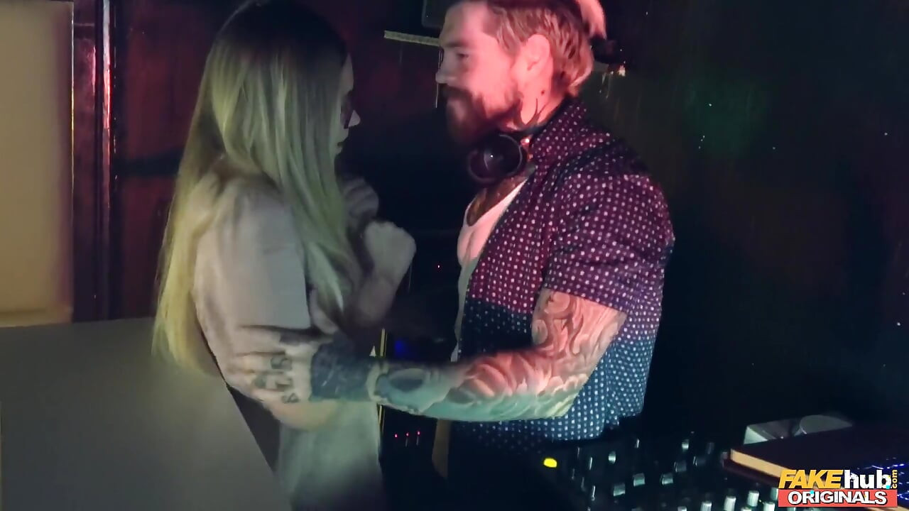 가짜 허브 원본 - 슈퍼 스타 DJ 딘 포스트 세트 섹스에서 하드 얼싸 금발 Selvaggia