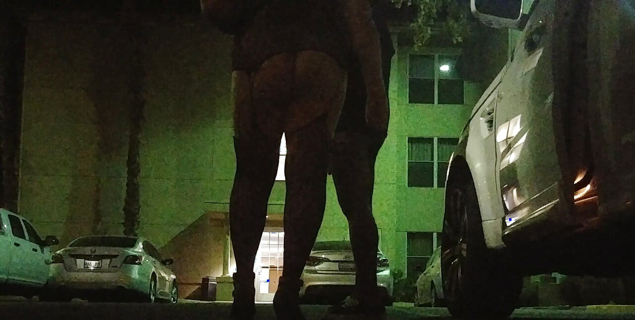 Halka açık Otel Otoparkında Iç Çamaşırlı Kalın Iri Güzel Evli Kadın! Badblondiemonroe