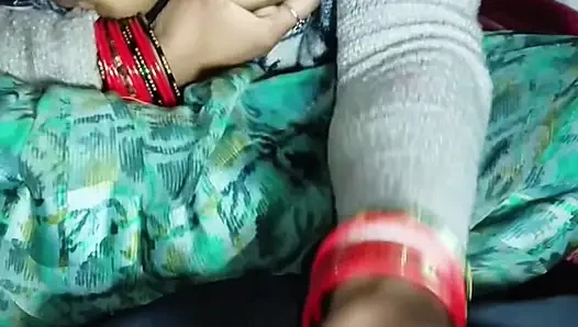 Baldız yarağıyla ellerini emdi.