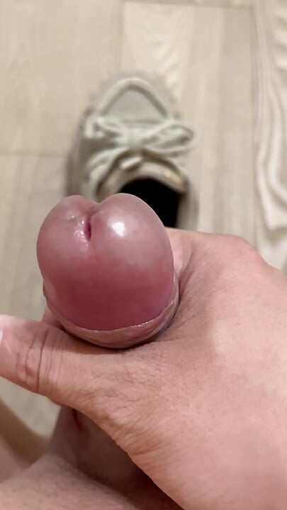 أطلق النار على حذاء صديقتي