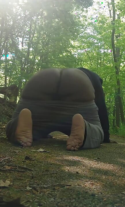 Cewek ini diekspos sambil twerking dan muncrat berisiko