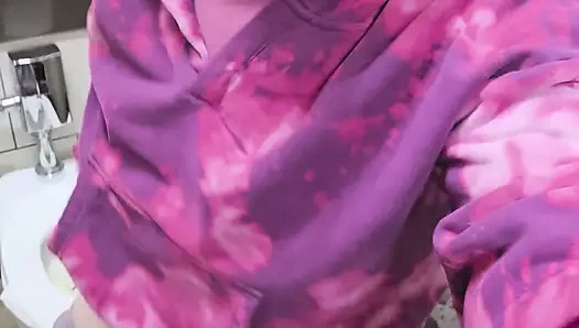 Писсинг на заправке