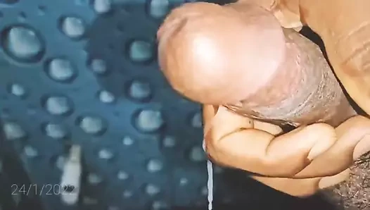 Zum ersten Mal komme ich aus riesigem Cumshot, von Hand eingespritzt, mit perfektem Penis