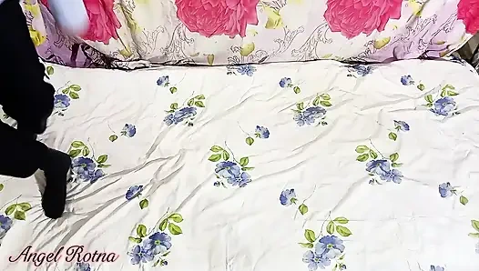 Hintli seksi kız 2 adam tarafından sikiliyor üçlü grup seks