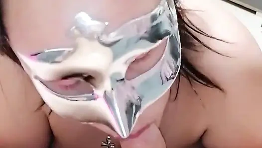 Приватный танец Emma с минетом, трением клитором и оргазмом