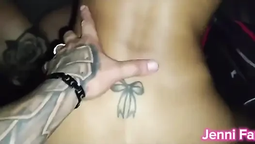 Ibu tiriku yang super hot mengajakku ke gloryhole klub swinger di soo paulo