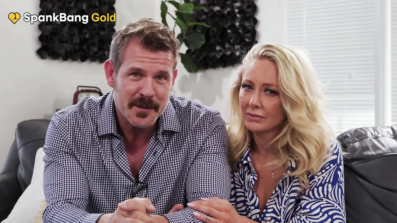 打屁股黄金 - Yhivi的扑克赌注 - 继兄弟和继父的巨免费使用，没有持有禁止