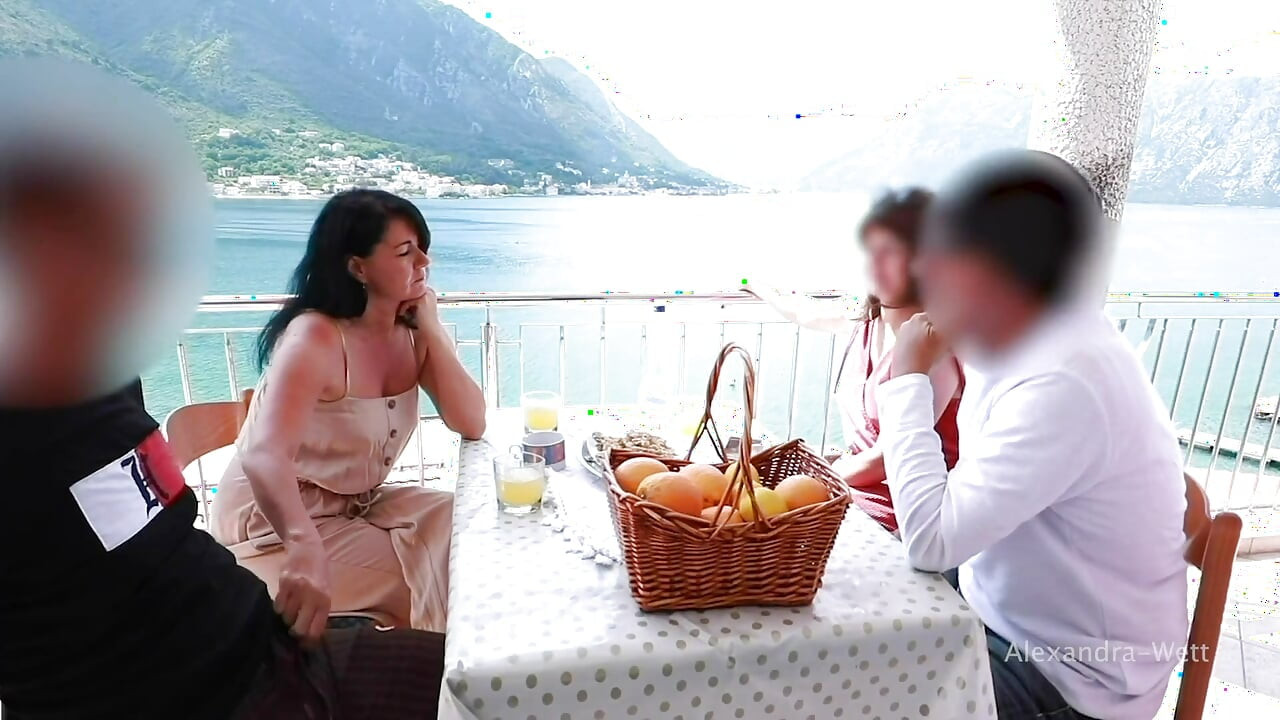 Veřejný! Vyhonění sexy ptáka v restauraci