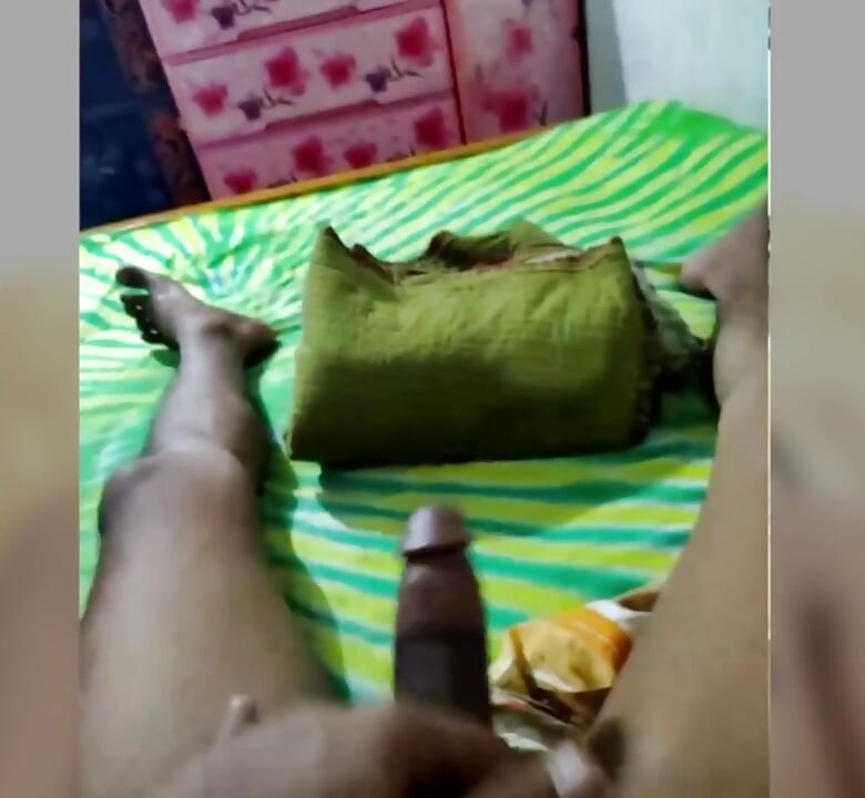 Effectuer en secret un massage à l’huile du pénis dans une pièce privée.