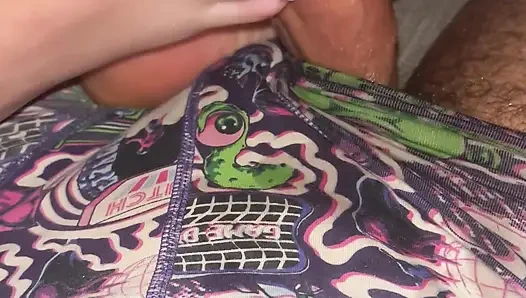 Mükemmel yağlanmış ayak parmaklarıyla sinsi ayakla mastürbasyon