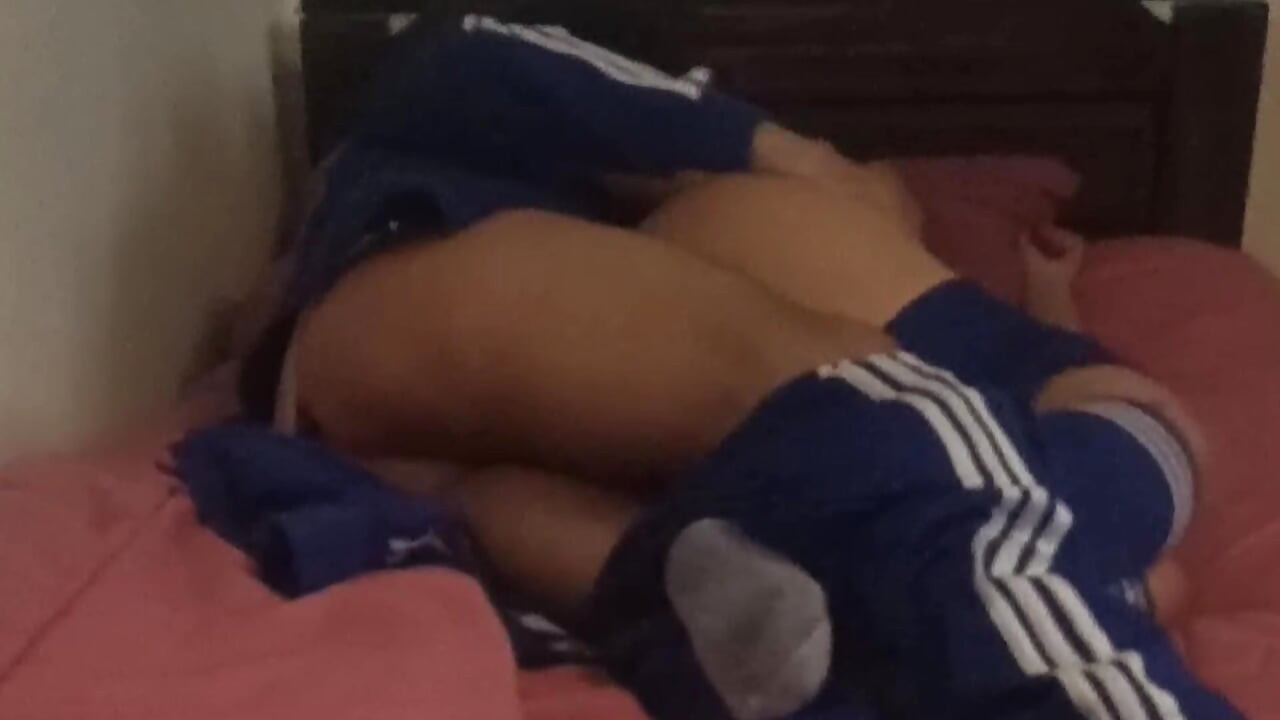 O elevă curvă se furișează de la ore pentru a se fute