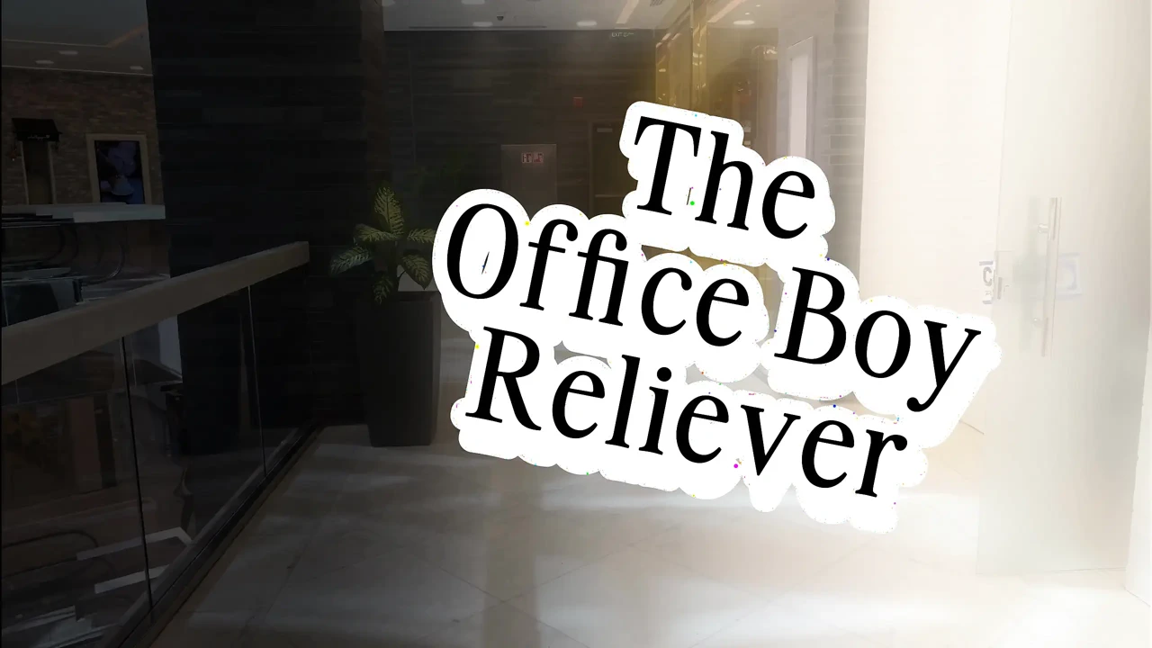 在更衣室里看到很多热辣男人的办公室男孩