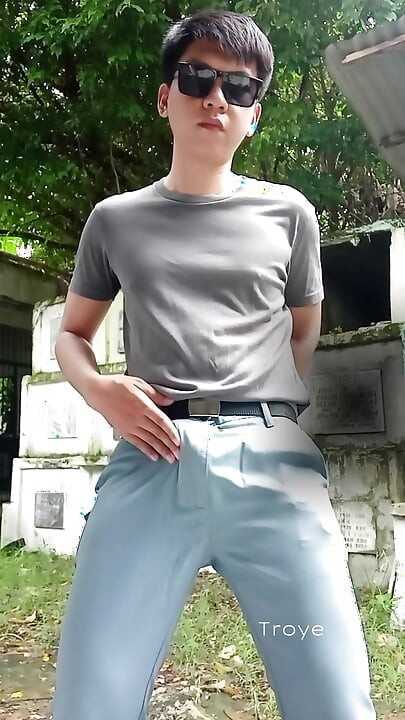 Handsome Pinoy Masturbates at Cemetery - Pinoy Jakol sa Sementeryo