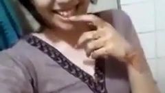 Tamilská dívka nahá show