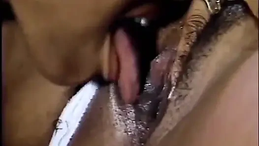 Sexy schwarze lesben, muschi-dildo penetriert