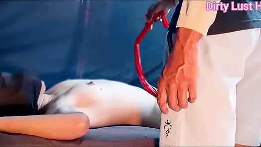 18+ девушка БДСМ, бондаж с веревкой, флоггер шлепанье всего тела, щекотка всего тела с флоггером