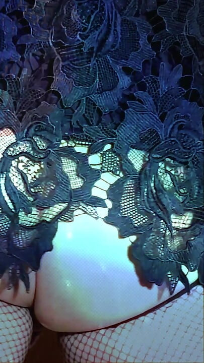 Sissyslut Kandi analna igra Trance glazbeni video