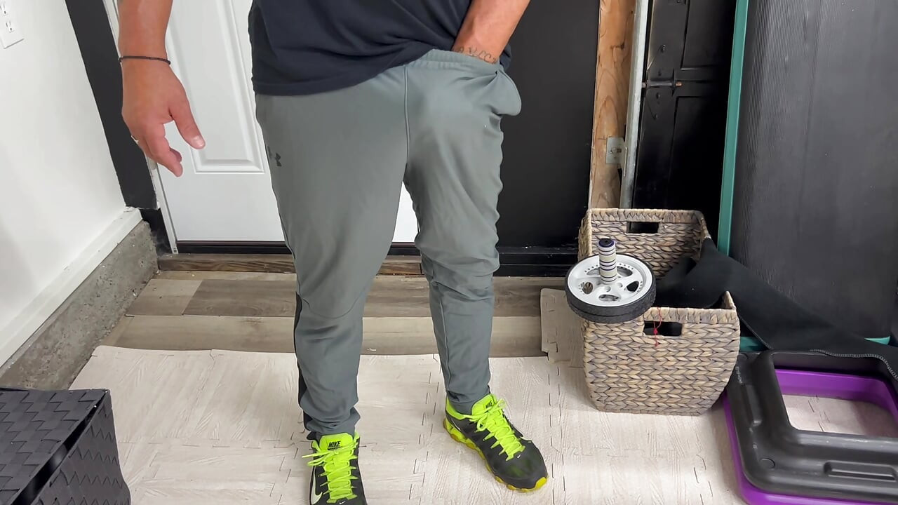 I Gave My Delivery Boy a Hot Blow Job Then Swolled His Load