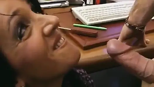 Esmer orta yaşlı seksi kadın sikiliyor