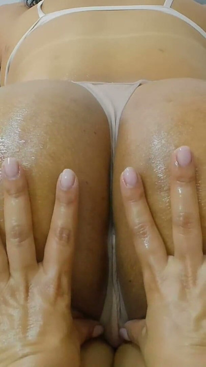 Magical Encounter of Massage and Pleasure with the voluptuous mature | Clip 1